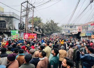 आशियाना टूट जाने के डर से सड़क पर आई हजारों महिलाएं , यह है हल्द्वानी की पूरी कहानी