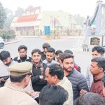 कोरियाई छात्राओं से दुर्व्यवहार के आरोपी युवकों के विरुद्ध धार्मिक भावनाएं भड़काने का मुक़दमा दर्ज