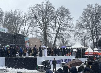 "Was greeted with hearts full of love, not grenades," Rahul Gandhi on concluding Bharat Jodo Yatra in Kashmir