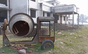 ग्राउंड रिपोर्ट। यूपी के इस गांव में कॉलेज के लिए ग्रामीणों ने मुफ्त में दी थी 20 बीघा ज़मीन, सरकार ने कॉलेज बनाने में लगा दिए 25 साल