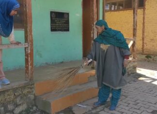 J&K: CPW workers on the verge of committing suicide over delayed and meagre wages