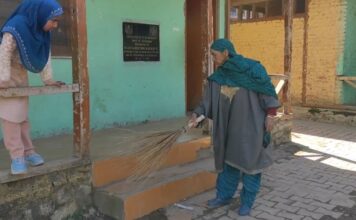 J&K: CPW workers on the verge of committing suicide over delayed and meagre wages