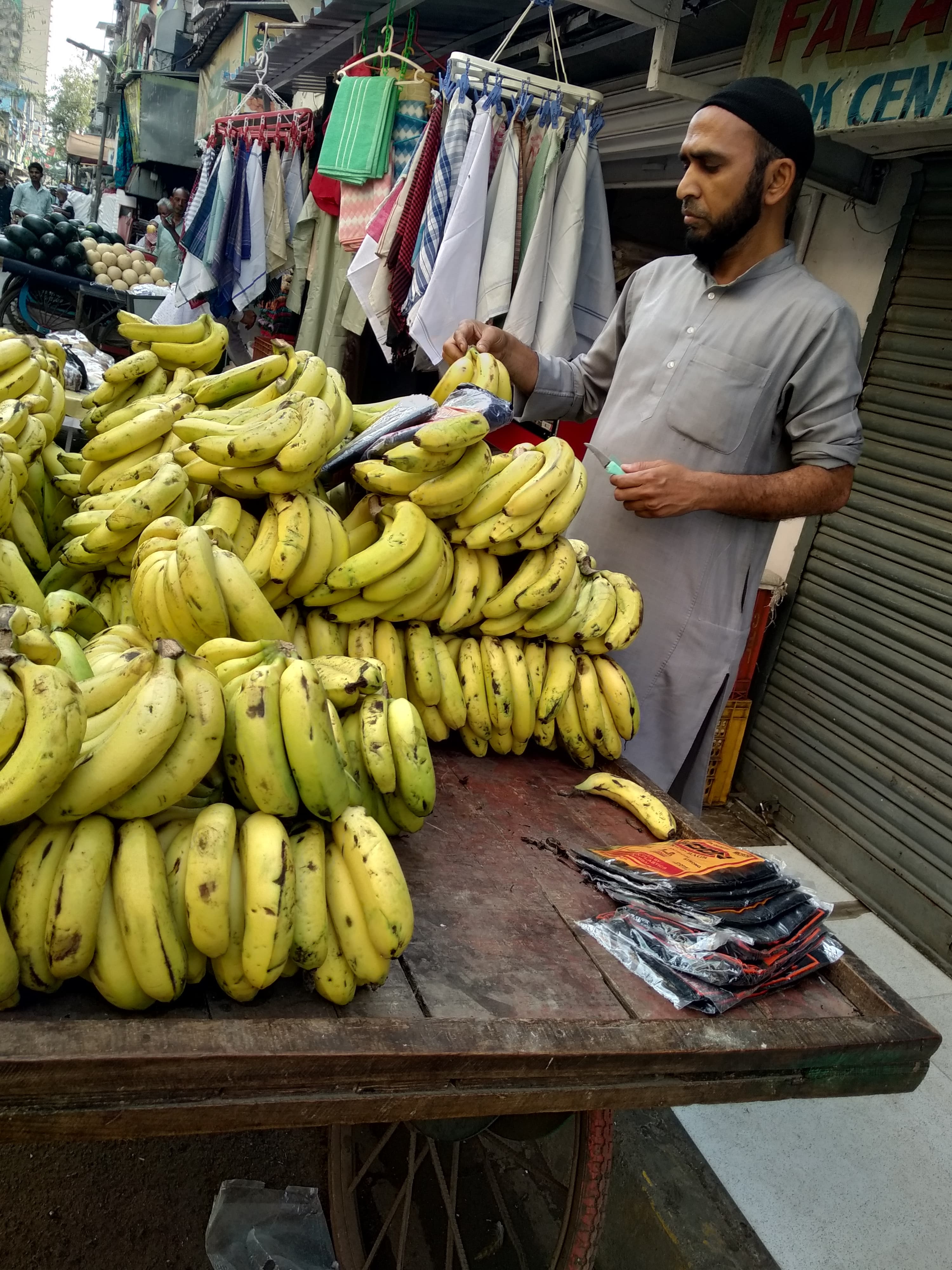 Ramadan Special: A fruit seller’s story of hard work, dedication and unwavering spirit