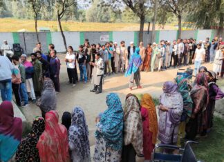Enthusiastic Voting, Creative Floating Polling Stations Mark J&K Elections’ 2nd Phase