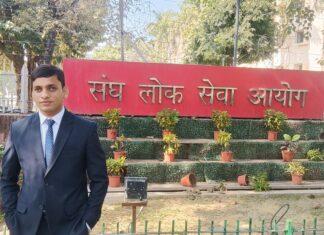 With His Mother’s Eyes, Bihar's Ravi Raaz Cracks UPSC, Ranks 182nd Despite Visual Disability