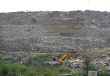 ‘Sometimes My Chest Burns, But I Still Go Up’: The Silent Suffering of Women Who Survive on Delhi’s Garbage Mountains