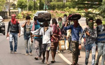 Bihar’s Long Voting Lines Shadowed by the Migration Express