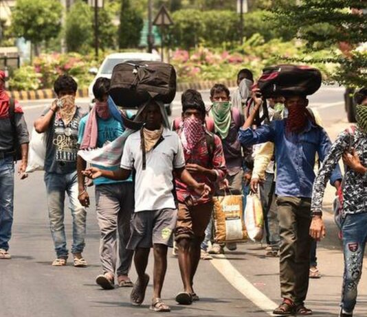 Bihar’s Long Voting Lines Shadowed by the Migration Express